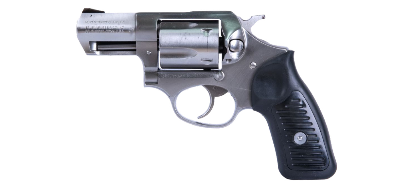 Nerezový revolver s krátkou hlavní a černou pryžovou pažbičkou, z boku